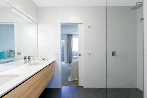 Lakes Edge Apartments - Hobart Tourism 2