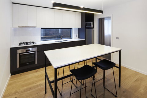 Lakes Edge Apartments - Hobart Tourism 6