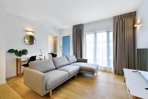 Lakes Edge Apartments - Hobart Tourism 4