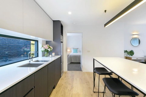 Lakes Edge Apartments - Hobart Tourism 3