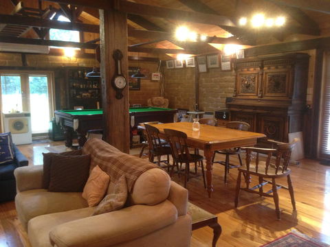 Mud Hollow Barn - Hobart Tourism 5