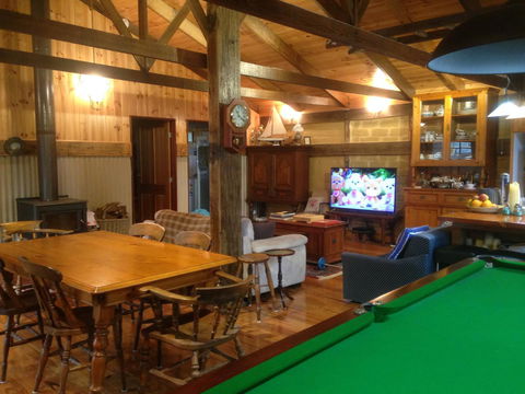 Mud Hollow Barn - Hobart Tourism 7