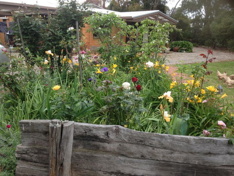 Mud Hollow Barn - Hobart Tourism 12