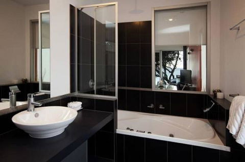 Battery Cove Beach Front Apartment - Hobart Tourism 4