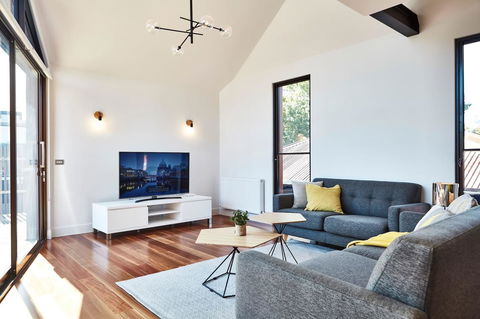 Richmond Â· 3 Level Architecturally Designed Richmond House - Tourism TAS 1