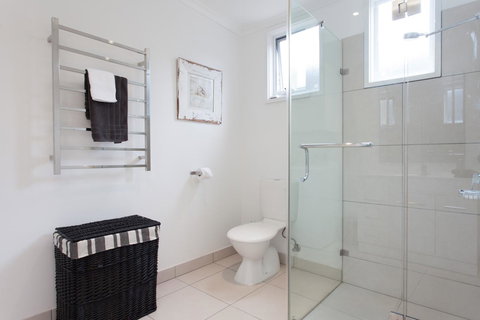 Capella Villa No. 4 - Stunning Luxury Decor Inside And Out - Hobart Tourism 11