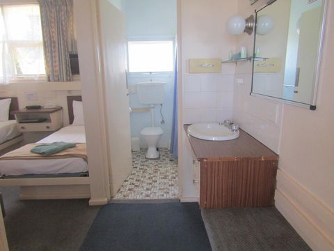 Twin City Motor Inn - Tourism TAS 15