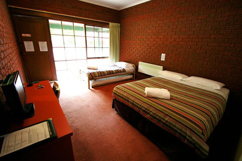 The Harrietville Snowline Hotel - Tourism TAS 7