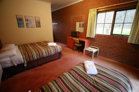The Harrietville Snowline Hotel - Tourism TAS 2