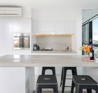 Modern Apartment in the heart of St Kilda - Tourism TAS