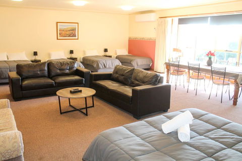 St Georges Motor Inn - Hobart Tourism 24