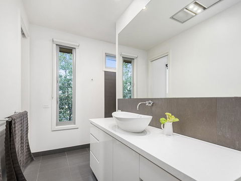 Aireys Ocean View - Hobart Tourism 10