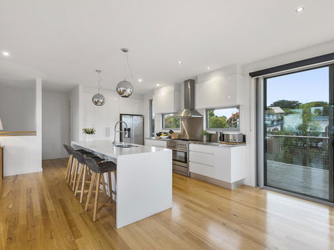 Aireys Ocean View - Hobart Tourism 6