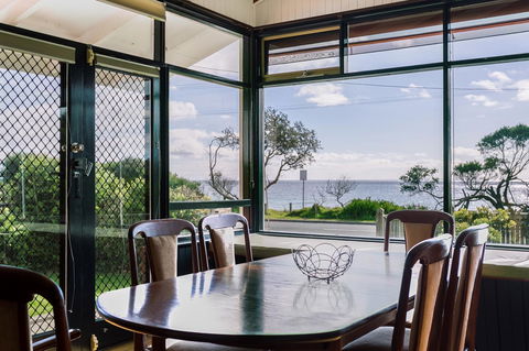 Beach Front Beauty - Ocean Front Views - Hobart Tourism 0