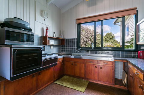 Beach Front Beauty - Ocean Front Views - Hobart Tourism 8