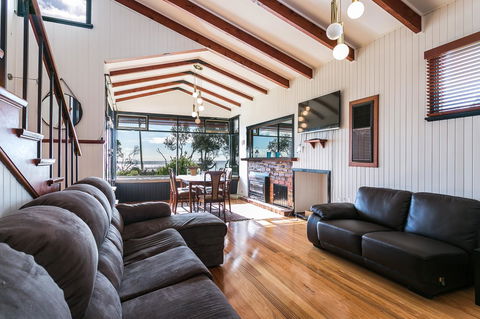 Beach Front Beauty - Ocean Front Views - Hobart Tourism 6