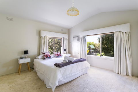 Beach Front Beauty - Ocean Front Views - Hobart Tourism 10