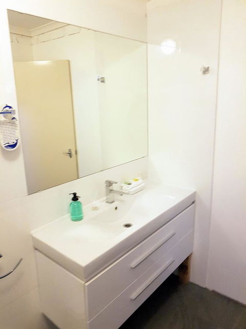 Tropicana Motor Inn - Hobart Tourism 31