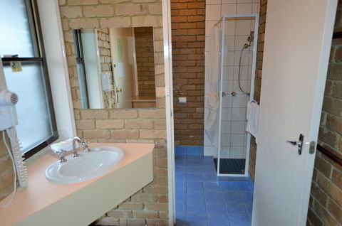 Tropicana Motor Inn - Hobart Tourism 11