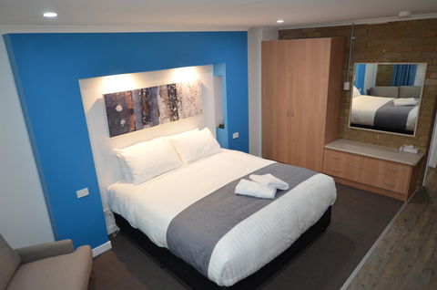 Tropicana Motor Inn - Hobart Tourism 0