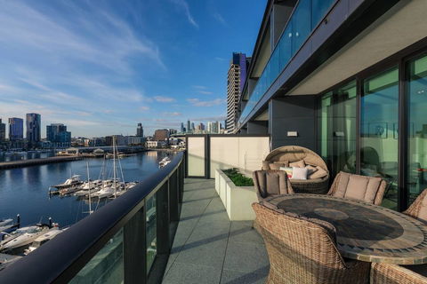 Waterfront 3 Bedroom Luxury Home Victoria Harbour - Tourism TAS 6