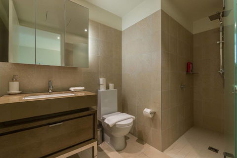 Waterfront 3 Bedroom Luxury Home Victoria Harbour - Tourism TAS 11
