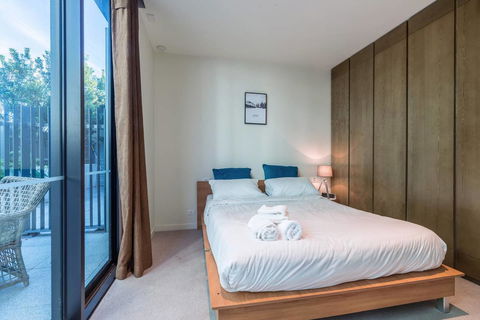 Waterfront 3 Bedroom Luxury Home Victoria Harbour - Tourism TAS 12