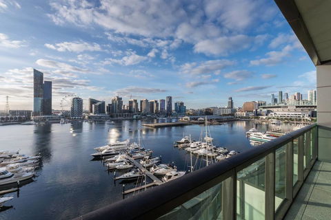 Waterfront 3 Bedroom Luxury Home Victoria Harbour - Tourism TAS 14