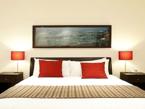 The Waves Apartments - Tourism TAS 9