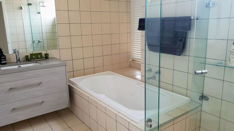 Number 9 Leisure Stay - Hobart Tourism 12