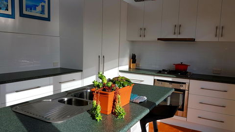 Beach Retreat Apartment Marengo - Hobart Tourism 3