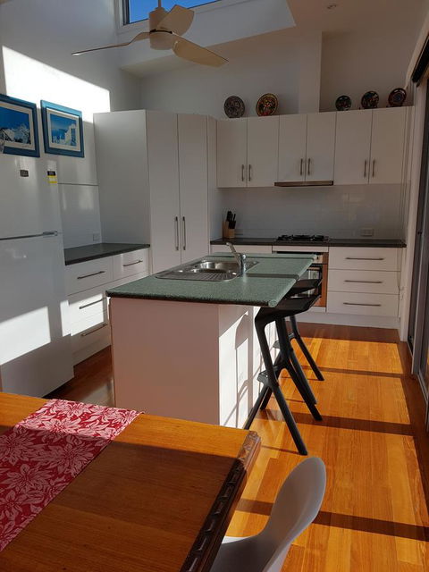 Beach Retreat Apartment Marengo - Hobart Tourism 16
