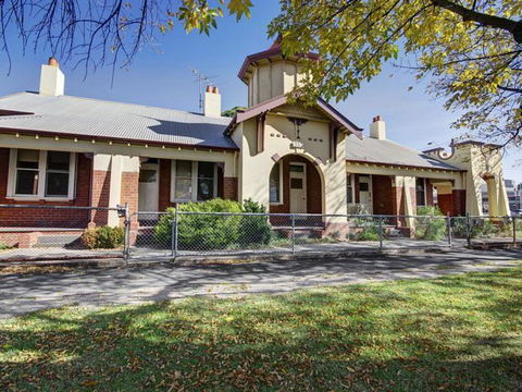Boutique Heritage Studios On Ryrie Geelong CBD Opposite Hospital - Tourism TAS 4
