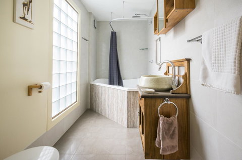 Azen Haven - Tourism TAS 6