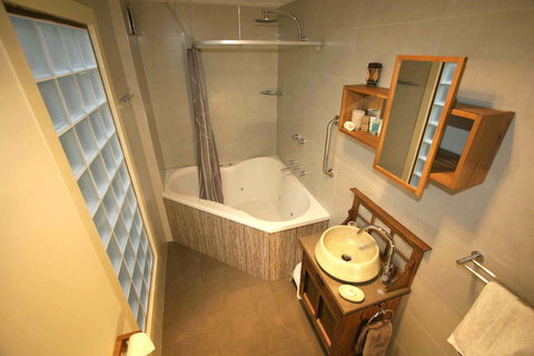 Azen Haven - Tourism TAS 20