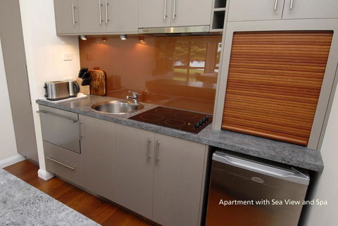 Seascape Accommodation - Hobart Tourism 3
