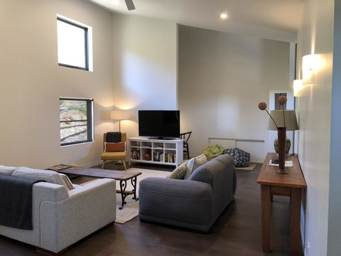 Saje\'s House & Pod - Hobart Tourism 0