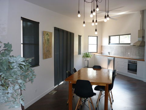 Saje\'s House & Pod - Hobart Tourism 3