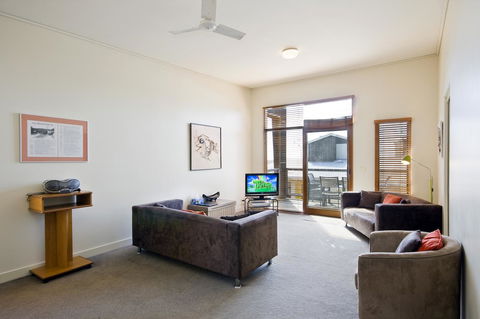 Lornebeach Apartments - Hobart Tourism 44