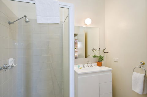 Lornebeach Apartments - Hobart Tourism 13