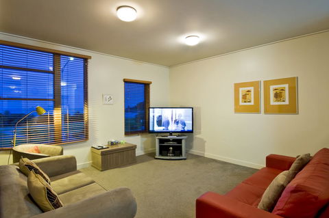 Lornebeach Apartments - Hobart Tourism 9