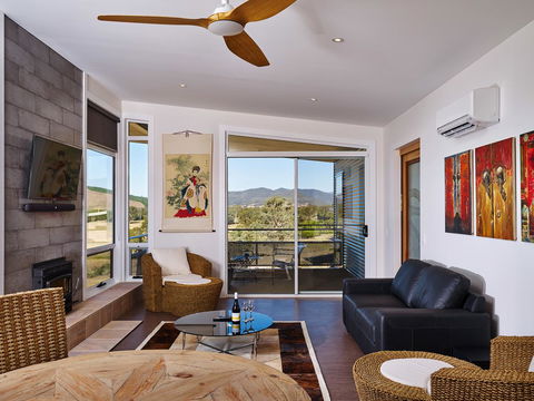 Panoramia Villas - Hobart Tourism 10