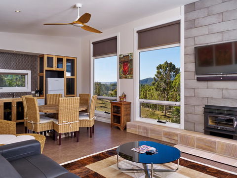 Panoramia Villas - Hobart Tourism 9