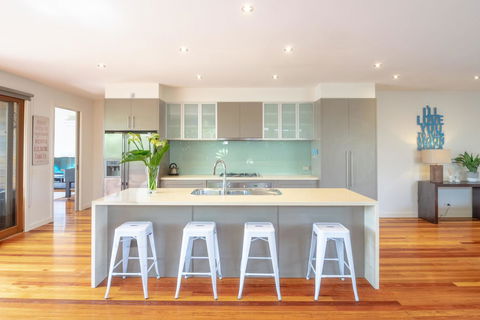 Blairgowrie Moonah Beach House: Walk To Beach - Hobart Tourism 0