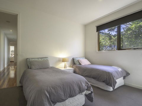 Blairgowrie Moonah Beach House: Walk To Beach - Hobart Tourism 12