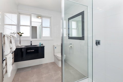 Lake Wendouree Luxury Apartments - Hobart Tourism 13