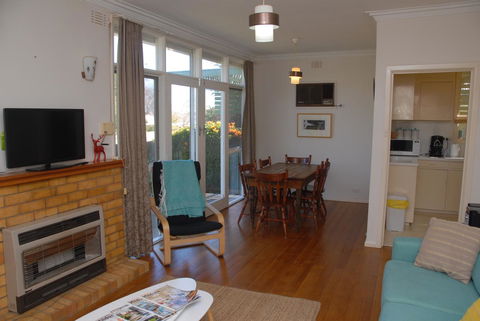 Green Grove - Hobart Tourism 10