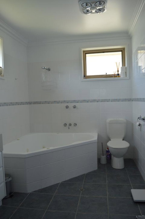 Ocean View Beach House - Hobart Tourism 17