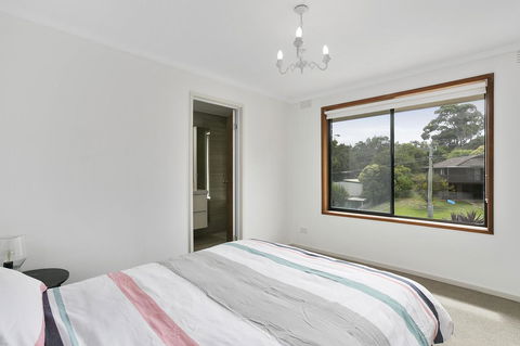 Fairhills - NEW LISTING, Beautifully Styled - Tourism TAS 5