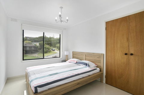Fairhills - NEW LISTING, Beautifully Styled - Tourism TAS 4